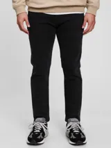 Jean de corte skinny color negro.