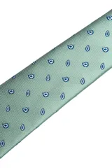 Set compuesto por una corbata y un pañuelo de bolsillo a juego, ambos en color bordó con un estampado geométrico sutil en tono oscuro.