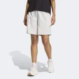 Short de running Adidas de corte holgado, color gris claro, con bolsillos laterales amplios y logo de la marca en el bajo. Cuenta con cintura elástica y cordón de ajuste.