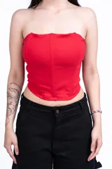 Corset fucsia con ballenas verticales y escote recto.