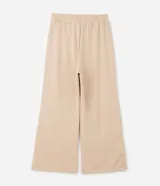 Pantalón de corte wide leg en color beige, con cintura elástica, bolsillos laterales y abertura en el ruedo. Confeccionado en tejido de algodón y poliéster con caída amplia.