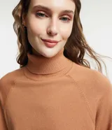 Blusa de punto de la marca Blue Steel, con cuello alto, manga larga y diseño básico ajustado al cuerpo.