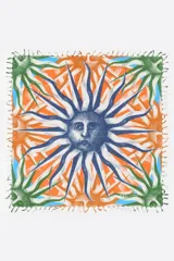 Pañuelo cuadrado de algodón con estampado de soles multicolores con trazos de bolígrafo.