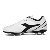 Championes de fútbol Diadora Futbol Tifosi Md Men, color blanco con detalles en negro.