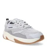 Championes urbanos Topper modelo Terrano II, color gris con detalles en blanco y suela de goma color caramelo. Presentan una combinación de malla y cuero sintético, con logo de la marca en el lateral y la lengüeta.