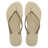 Sandalias tipo ojota Havaianas modelo Slim, con tiras finas y suela de goma con textura antideslizante.