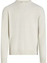 Sweater de punto color crema claro, con cuello redondo y textura de panal en todo el cuerpo. Presenta puños y bajo acanalados en un tono ligeramente más claro.