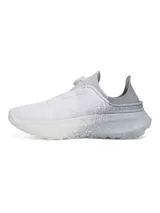 Championes deportivos Under Armour con tecnología de amortiguación UA Flow, parte superior de material ripstop transpirable y sistema de ajuste BOA. Presentan un diseño versátil con talón convertible y entresuela con estampado degradado.