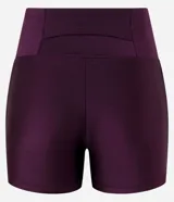 Bermuda deportiva de microfibra color violeta, tiro alto con cintura elástica y corte ajustado.
