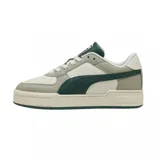 Championes Puma modelo CA Pro Classic II, de diseño urbano con plataforma, color blanco con detalles de logo en dorado.