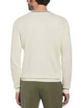 Sweater Original Penguin de hombre en color beige, confeccionado en 100% algodón. Cuenta con cuello redondo con detalles de líneas en verde y azul, puños y dobladillo acanalados, y el clásico logo bordado del pingüino en el pecho.