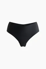 Bombacha hipster de microfibra negra con cintura en V y corte láser para una mínima visibilidad bajo la ropa, de tiro bajo y cobertura media.