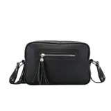 Bandolera de cuero sintético color negro, con diseño compacto y funcional. Presenta doble compartimento con cierre metálico, bolsillo frontal con detalle de borla decorativa y correa ajustable para llevar al hombro o cruzada.