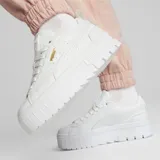 Championes Puma Mayze Classic color blanco con detalles dorados, plataforma de goma texturizada y franja característica de cuero en los laterales.