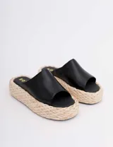 Sandalias negras con plataforma de yute.
