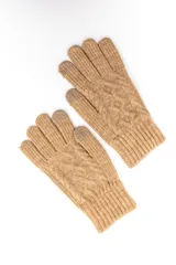 Guantes de punto color gris con diseño trenzado y detalles en las yemas de los dedos.