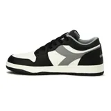 Championes urbanos Diadora modelo Milano, de caña baja, color negro con detalles en blanco y gris.