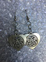 Aros colgantes con forma de coraz
