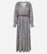 Vestido midi de tejido satinado con estampado abstracto, escote en V, mangas largas con volumen y hombreras estructuradas. Incluye un cinturón con hebilla para marcar la cintura y falda fluida con recortes.