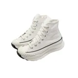 Championes Converse Chuck Taylor All Star de caña alta, color blanco hueso, con suela de goma con plataforma y logo de la marca en el lateral.