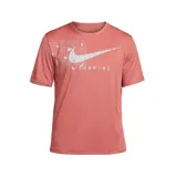 Remera deportiva Nike Dri-FIT UV Miler Run Division para hombre, color salmón, con estampado City Grid reflectivo en el frente y logo Nike en blanco.