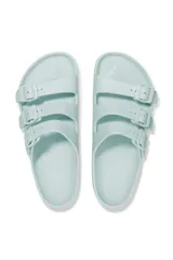 Sandalias tipo Birkenstock de plataforma, color verde menta claro (Surf Green), con tres tiras ajustables con hebillas.