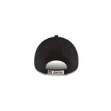 Gorro New Era negro con el logo de Los Angeles Lakers bordado en los paneles frontales en contorno de doble tono con los colores del equipo.