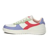 Championes urbanos de mujer Diadora Spitfire, con base blanca y detalles de color en rojo, verde menta y lila. Presentan un diseño de caña baja con cordones blancos y suela gruesa.