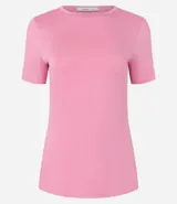 Blusa básica color mostaza, con escote redondo y manga corta.