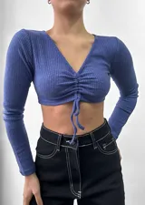 Top manga larga de morley o lanilla, con escote en V y frunce regulable en el centro.