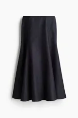 Pollera tobillera de denim de algodón rígido, color azul oscuro, con corte acampanado y cintura clásica con cierre oculto lateral.