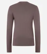 Suéter ajustado de punto color crema, con cuello redondo y mangas largas con botones metálicos en los puños. Confeccionado con viscosa sostenible.