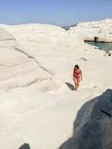 Top de bikini negro estilo corset con aro, forrado, con breteles regulables y ajuste mediante cordones en la espalda.