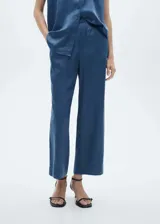 Pantalon de tiro alto con diseño recto y corte crop, confeccionado en tejido satinado fluido.