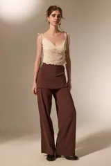 Saco holgado confeccionado en viscosa y lurex, con diseño de manga 3/4 y textura ligera.