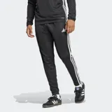 Pantalón de jogging negro Adidas Tiro 25 Essentials con tres rayas blancas en los laterales, corte ajustado y bolsillos con cierre.
