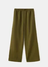 Pantalón largo de lino color verde militar, de corte recto y tiro medio con cintura elástica ajustable y dos bolsillos laterales.