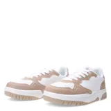 Championes urbanos color beige con detalles en negro y fucsia.