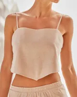 Top color nude confeccionado en lino con escote recto y breteles finos.