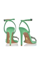 Sandalias de fiesta color amarillo flúor con taco aguja alto, tira delantera con apliques de strass y pulsera al tobillo con hebilla.