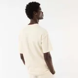 Camiseta de manga corta en tejido nido de abeja color blanco, de corte estándar y cuello redondo.