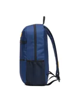 Mochila azul de la marca Cat, modelo Liam Backpack, con compartimento principal con cierre, bolsillo frontal con cierre, bolsillos laterales de malla y el parche con el logo de Cat en amarillo.