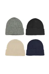 Gorro de invierno tejido en punto acanalado con vuelta en el borde.