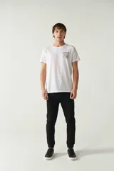 Pantalón de jogging gris con puños y logo estampado.