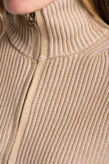 Campera tejida de algodón con cierre frontal completo y cuello alto. Presenta una textura acanalada vertical y puños y ruedo elásticos.