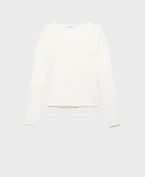 Jersey Rira de punto fino, color blanco crudo, con cuello redondo, diseño entallado y manga larga.