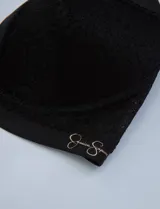 Pack de dos soutiens sin aro y con copa formada, marca Jessica Simpson. Uno es negro y el otro es color borgoña. Ambos tienen breteles fijos regulables, detalles de encaje y abrochan en la espalda con tres posiciones.