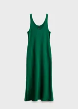 Vestido midi de satén color verde, con escote redondo y tirantes anchos, de corte recto y diseño sin mangas.