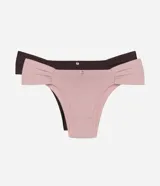 Kit de dos bombachas de bikini Lov confeccionadas en microfibra, de tiro medio con laterales anchos drapeados y detalle de aplique metálico en la parte delantera. El set incluye una prenda en color rosado y otra en color marrón oscuro.