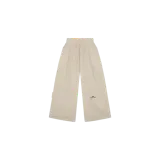 Pantalón wide leg de corte ancho en color crema con patrón de cuadros vichy y cintura elástica. Presenta detalles de la marca bordados en la parte inferior de la pierna.